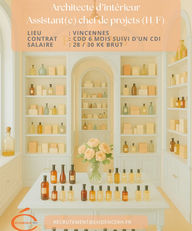 Architecte d’intérieur dessinant sur Autocad dans une agence retail et cosmétique à Vincennes, poste en CDD avec télétravail.