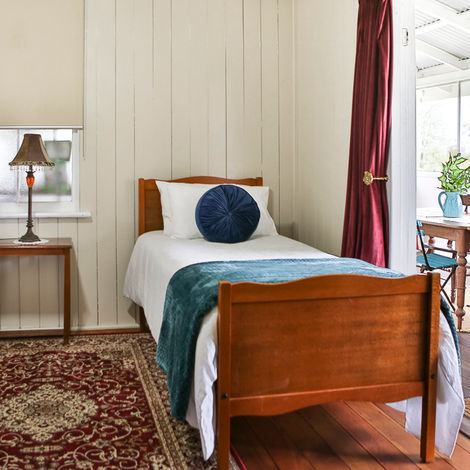 craft retreat scenic rim - Main bedroom