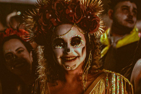 Bloco Fúnebre leva Villa-Lobos, rock e marchinhas para madrugada do Carnaval de BH