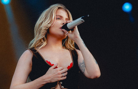 Luísa Sonza apresenta show da turnê "Escândalo Íntimo" no Jardim Canadá