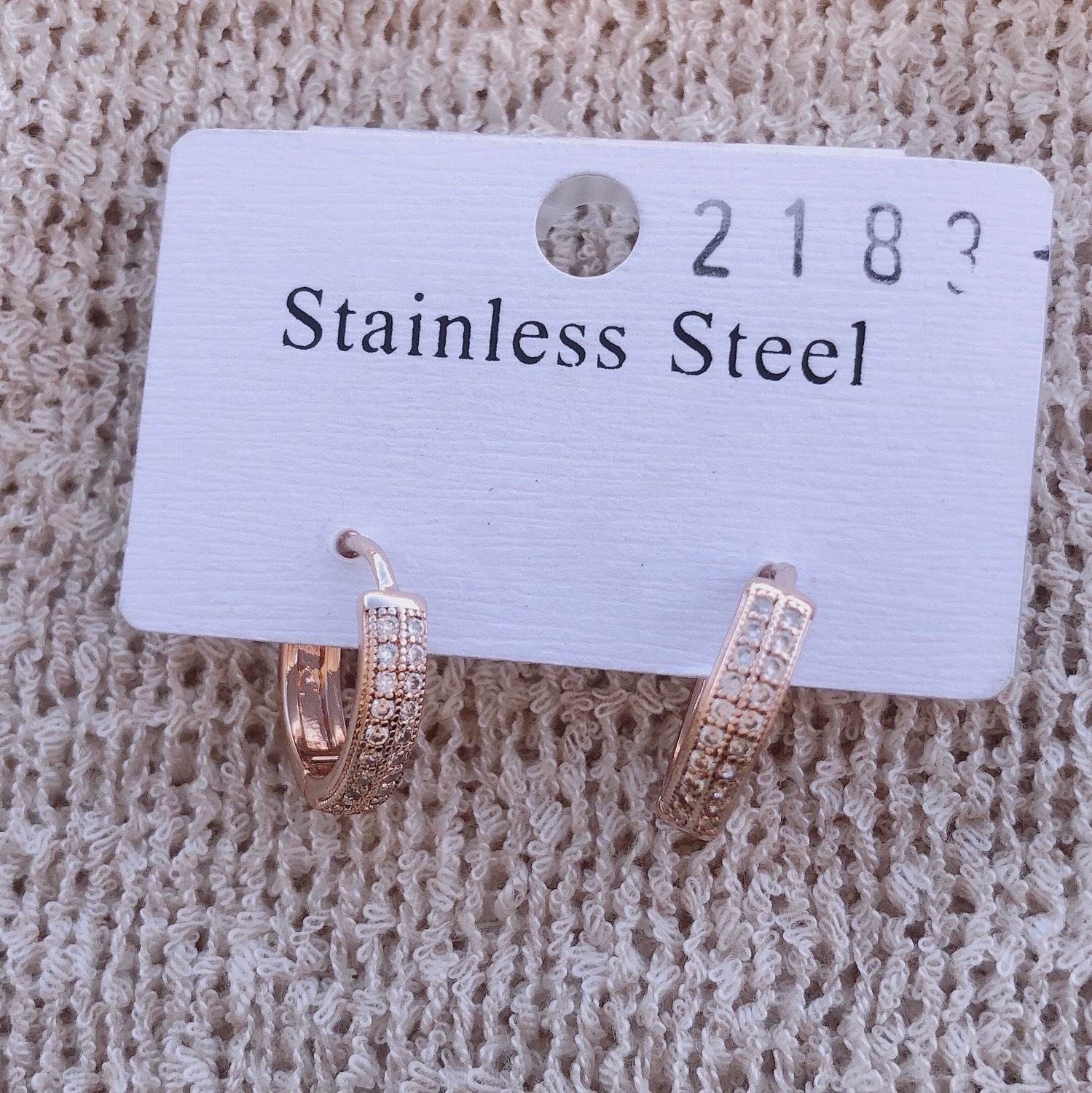 Arete dorado circulo micro pavé