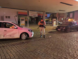Colisão entre Corsa e Gol deixa mulher ferida no Centro de Cachoeira do Sul