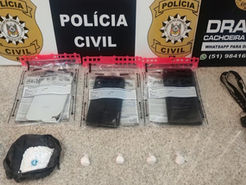 Casal é preso por tráfico de drogas em Cachoeira e moto usada em tele-entregas é apreendida