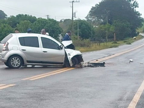Colisão entre carro e caminhão deixa motorista ferido na ERS-403, em Cachoeira