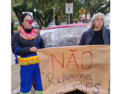Grupo de servidores protestam na Honorato contra projetos que alteram Leis do Faps