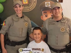 Brigada Militar realiza sonho de menino de 7 anos em festa de aniversário em Cachoeira do Sul