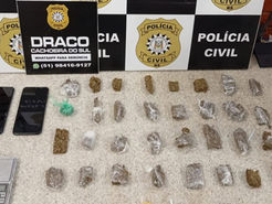 Polícia prende duas mulheres por tráfico de drogas no bairro Noêmia