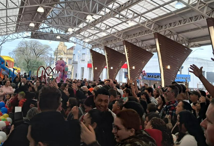 Rua Coberta fica lotada de crianças durante o 1º Brinca Fest em Cachoeira do Sul
