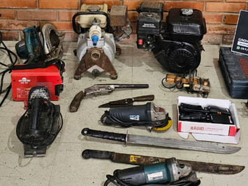 Operação da Polícia apreende arma e prende mulher por furto de energia em Cachoeira 