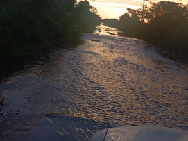 Rompimento de canal da Barragem do Capané provoca alagamento em estrada no interior de Cachoeira