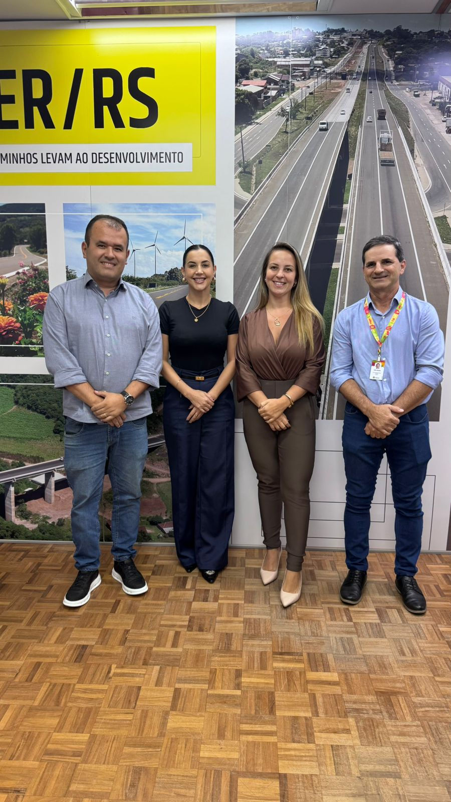 Encontro no Daer reuniu lideranças para tratar da liberação do imóvel que abrigará a Casa Lilás. Matheus Pessel - Jornalista