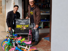 Bike Café doa bicicletas e motocas para Escolinha de Trânsito de Cachoeira do Sul