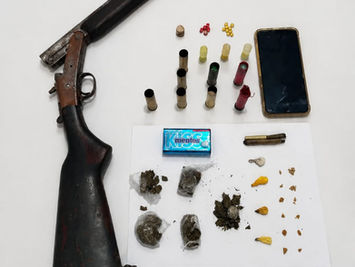 Homem é preso por tráfico de drogas e posse ilegal de arma após operação da BM no Piquiri