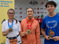 Equipe cachoeirense Renata Peixoto conquista pódios na New Balance 42K Porto Alegre