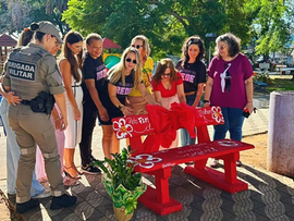 Banco Vermelho é inaugurado na Praça José Bonifácio