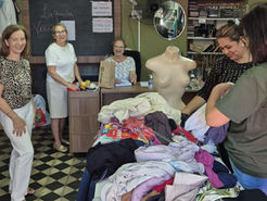 Lojinha HCB faz apelo por doações de roupas de inverno em Cachoeira do Sul