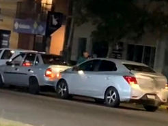 Acidente entre carros provoca danos materiais na Avenida Brasil, em Cachoeira do Sul