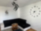 Apartman Aurora smješten je u naselju Novo Sarajevo, jednoj od najtraženijih lokacija u gradu, poznatoj po odličnoj povezanosti i blizini svih važnih sadržaja. Idealna lokacija omogućava brz pristup centru grada, restoranima, kafićima i šoping zonama.

Ovaj jednosobni apartman površine 37 m² pruža udoban smještaj za do 4 osobe. Raspolaže sa 2 kreveta, što ga čini pogodnim za parove, porodice ili manje grupe.

Apartman je savremeno opremljen i funkcionalno uređen, uz besplatan WiFi, pružajući sve što je potrebno za ugodan i bezbrižan boravak. Enterijer je prilagođen modernom načinu života i komforu gostiju.

Zahvaljujući lokaciji, praktičnosti i pristupačnoj cijeni, Apartman Aurora predstavlja odličan izbor za boravak u Sarajevu.