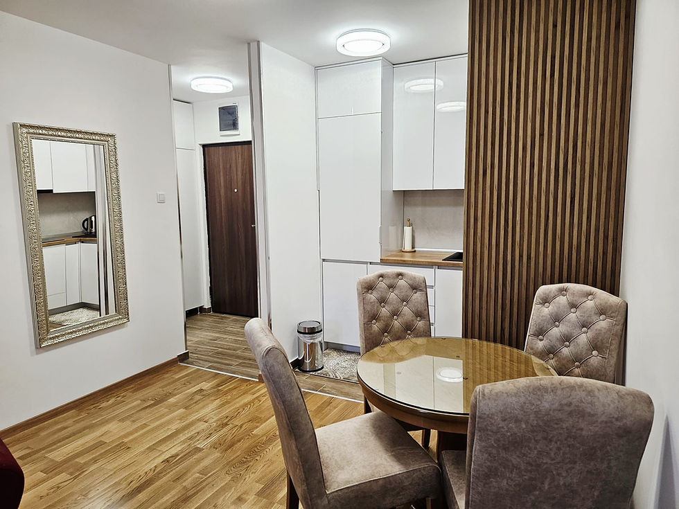 Apartman Dora 3 nalazi se na odličnoj lokaciji u Banjoj Luci, na adresi Bulevar vojvode Petra Bojovića 17e, sa brzom i jednostavnom povezanošću sa centrom grada, glavnim saobraćajnicama i svim važnim gradskim sadržajima.

Apartman je površine 35 m² i funkcionalno je uređen tako da pruži maksimalnu udobnost tokom boravka. Sastoji se od dnevnog boravka sa trpezarijom, potpuno opremljene kuhinje, odvojene spavaće sobe i kupatila. Smještaj je predviđen za boravak do 4 osobe, a gostima su na raspolaganju dva udobna kreveta, idealna za parove, porodice ili manje grupe.

Posebna pogodnost je vlastiti parking, koji je uključen u cijenu boravka i omogućava gostima sigurno, besplatno i uvijek dostupno parkiranje — velika prednost u urbanoj zoni Banje Luke.

Zbog odlične lokacije, funkcionalnog rasporeda i pristupačne cijene, Apartman Dora 3 predstavlja idealan izbor za sve koji traže povoljan smještaj u Banjoj Luci sa privatnim parkingom, bilo da dolaze turistički, poslovno ili u porodičnoj režiji.