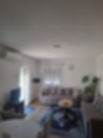 Apartman Ateljević nalazi se na adresi Melenija Petrovića 61D u Trebinju i predstavlja odličan izbor za porodice, prijatelje i goste koji žele prostran i udoban smještaj. Sa površinom od 97 m², ovaj moderno uređen apartman pruža dovoljno prostora za ugodan boravak do 6 osoba, uz funkcionalan raspored prostorija i prijatnu atmosferu.
Apartman raspolaže sa 3 sobe i 6 kreveta, što ga čini idealnim za veće porodice ili društvo koje želi zajedno boraviti u Trebinju. Prostran enterijer omogućava maksimalan komfor, dok mirna lokacija pruža odličan balans između privatnosti i blizine gradskih sadržaja. Bilo da dolazite turistički ili poslovno, Apartman Ateljević nudi sve što je potrebno za bezbrižan boravak.
Ako tražite kvalitetan apartman na dan u Trebinju, Apartman Ateljević je odličan izbor zahvaljujući velikom prostoru, udobnom smještaju i povoljnoj cijeni od 80 KM po noćenju.