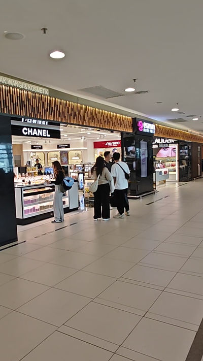 Airport Shopping.jpeg