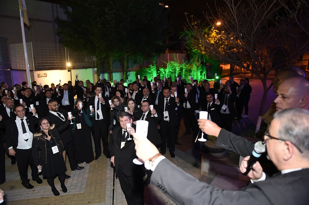 Grande Secretário de Eventos Fausto Rosa e Sereníssimo Grão-Mestre José Ronaldo Gonçalves brindando os Maçons, famílias e amigos no Dia do Maçom 2019 (Foto: Alexandre Sone - Diretor de Imagem do GOISP)