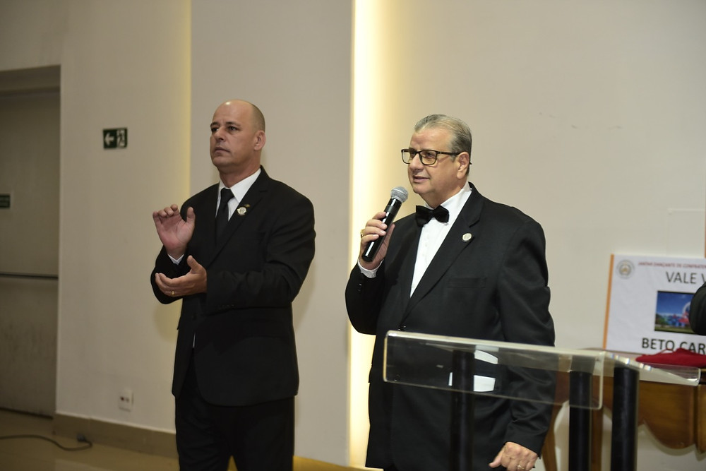 Poderoso Irmão Fausto Rosa, Grande Secretário de Eventos do GOISP, conduzindo a festividade (Foto: Sonefotos)
