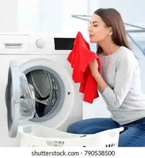Women smelling her laundry.webp