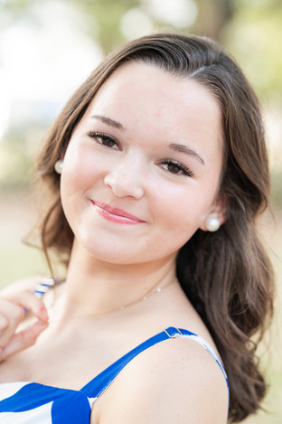 Meredith’s downtown Fairhope senior portraits showcasing greenery and historic architecture.