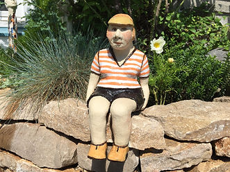 Sitzende Figur