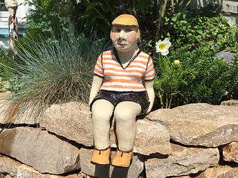 Sitzende Figur