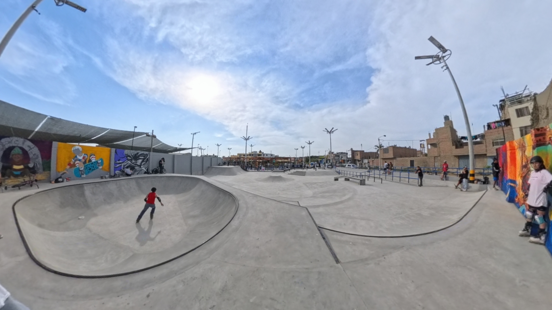 Bowl y circuito del skatepark de Chincha