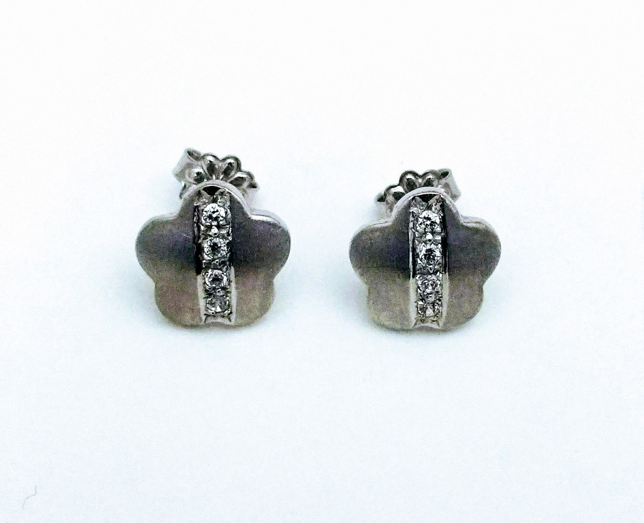 Σκουλαρίκια