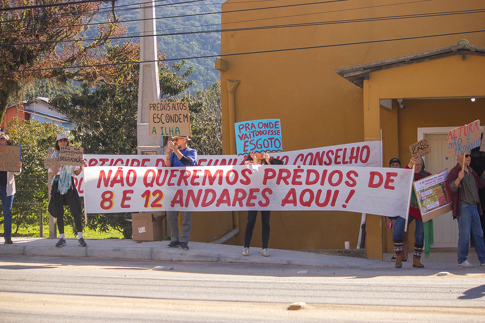 Manifestação em frente ao Conselho Comunitário do Rio Tavares