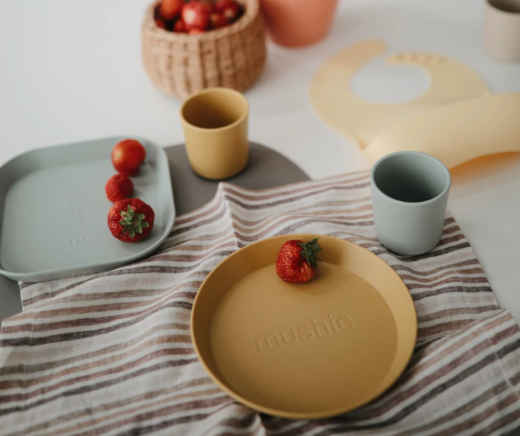 Thumbnail: Round Dinnerware Plates, Set of 2 (4 colors)