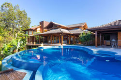 Piscina de casa em Ubatuba