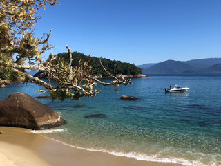 passeio-de-lancha-ubatuba-01