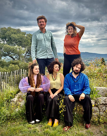 Camille Heim (harpe), Jessica Simon (trombone), Léo Danais (batterie), Cédric Pierini (accordéon), Lucie Jahier (flûtes)
