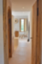 Fourniture et pose de menuiseries en bois
