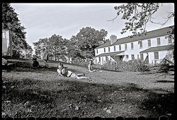 children-on-grass-greendale-wi