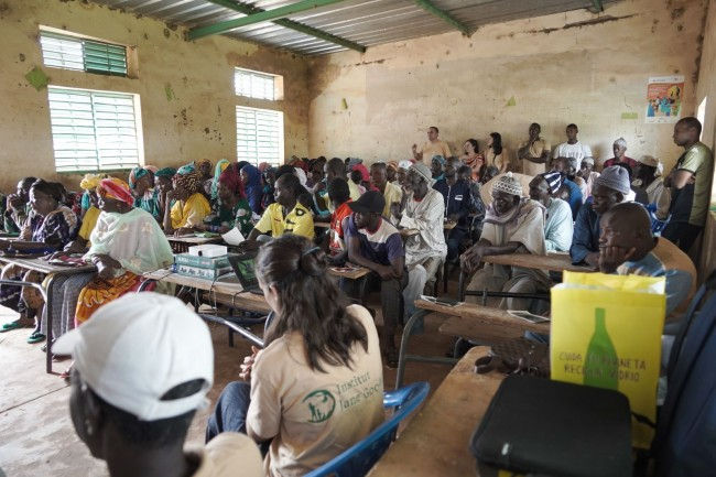 Participantes en la sesión de sensibilización del IJGE en Segou © IJGE / Ana Gausach