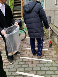 IISO students clean school soundings