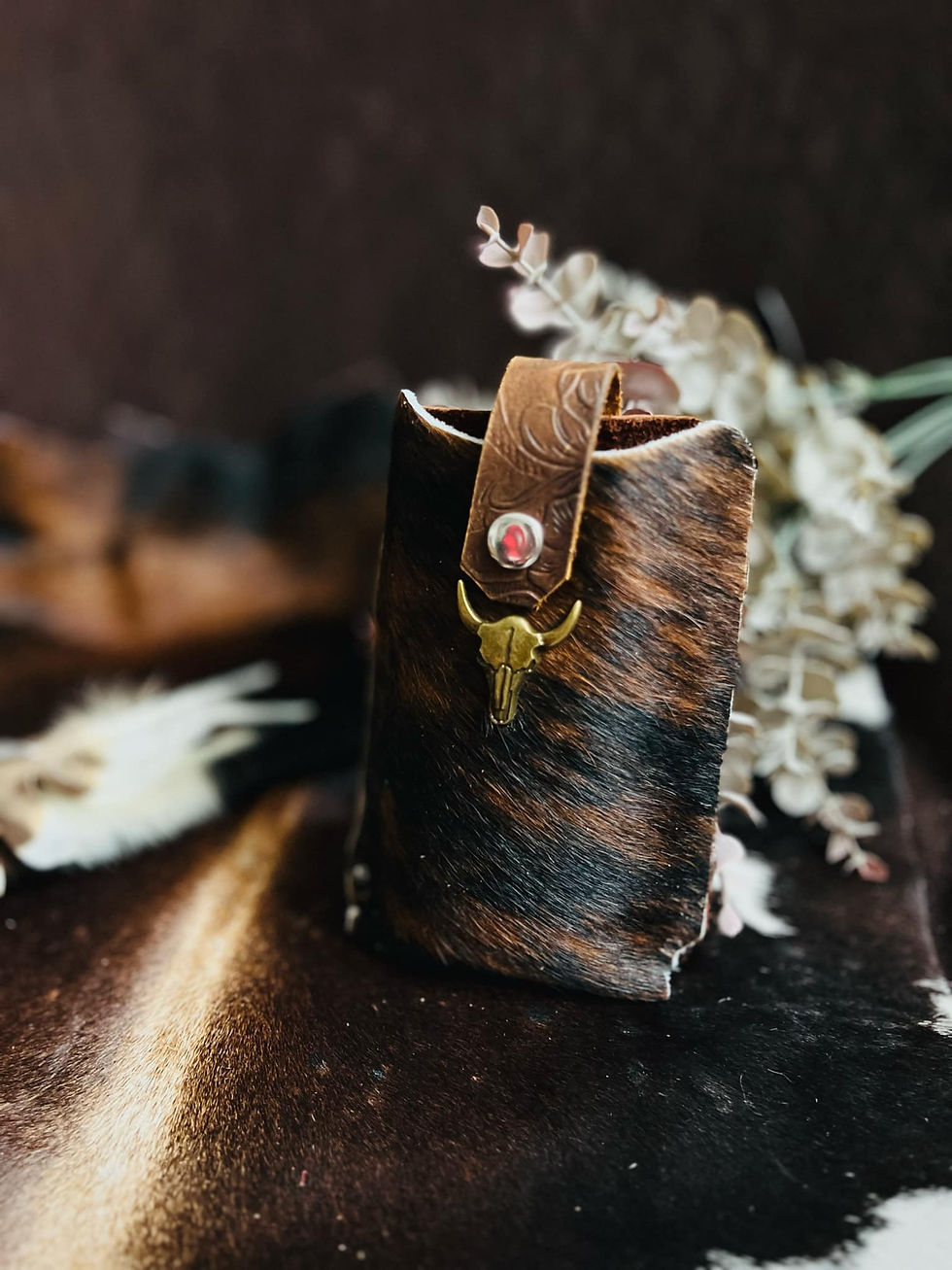 Thumbnail: Cowhide Belt Loop Cell Phone Holder