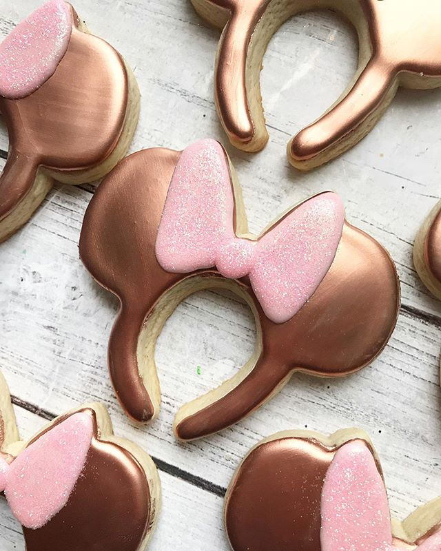I’m dreaming of a Disney vacation 🎢🏰🍦