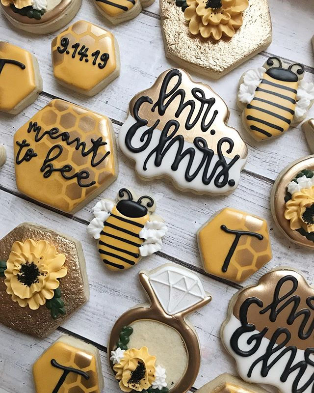 This couple is “Meant to Bee”🐝🐝🐝_____