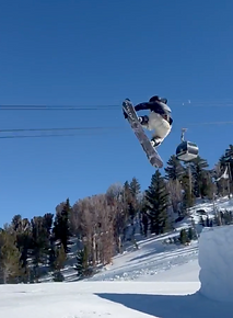 Aiden Howard competetive Snowboarder for Team MHDub Unhinged