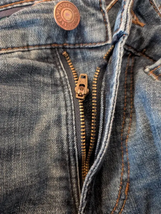 best-way-to-fix-this-zipper-on-my-favourite-winter-jeans-v0-yvueakr5cl5e1