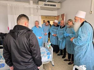 Sheikh Muwaffaq Tarif, Leader of Druze community in Israel, Visits Syrian Druze Patients at Rambam
