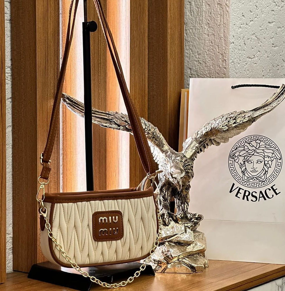 Miu Çanta
Kadın Çantası
Günlük Kadın Çantası
Şık Kadın Çantası