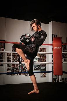 marc coup genou boxe.jpg